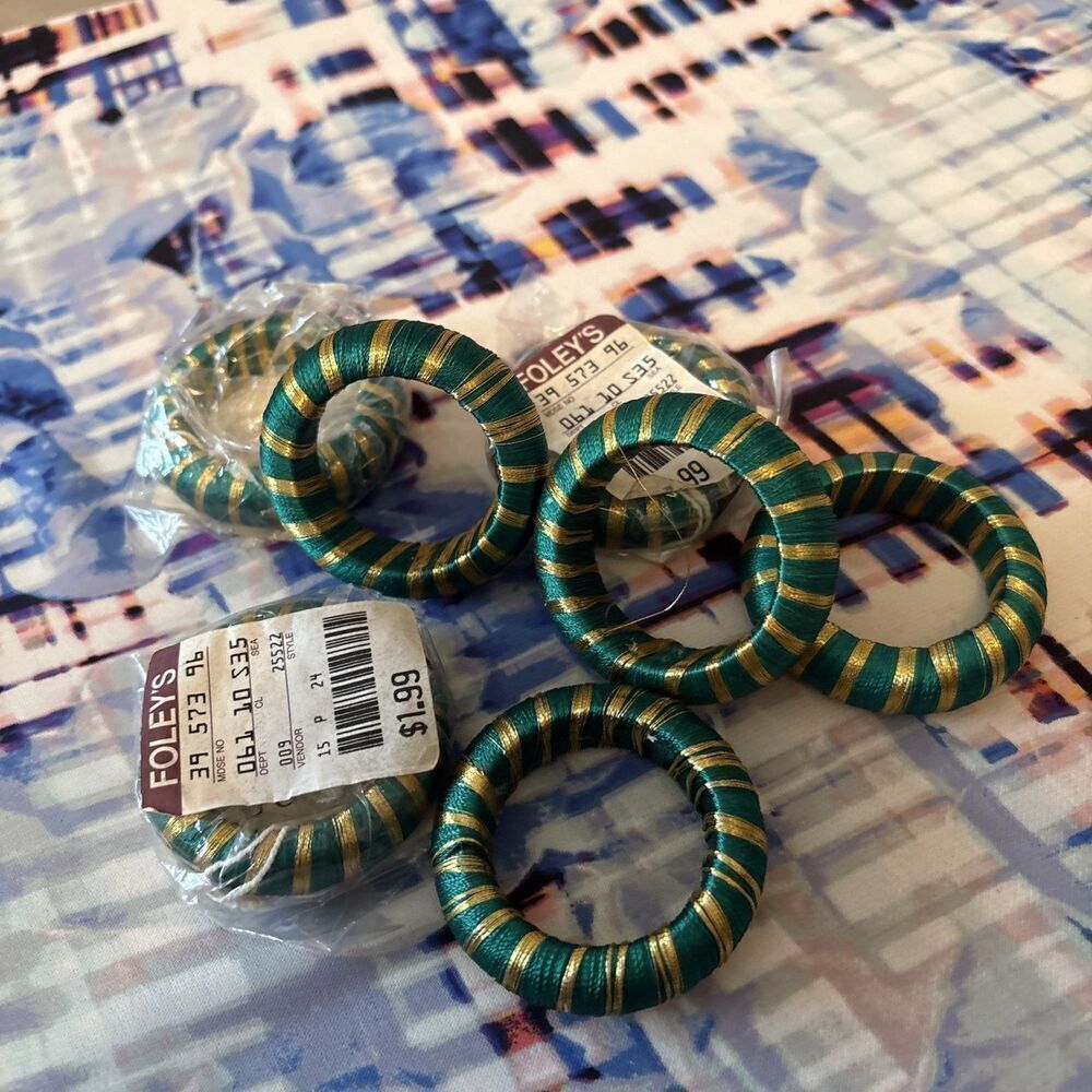 New Foleys Set Of 7‎ Napkin Rings Green & Gold Thread Design